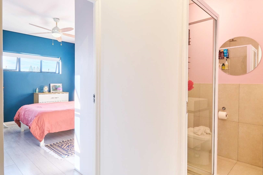 1 Bedroom Property for Sale in Bloubergrant Western Cape